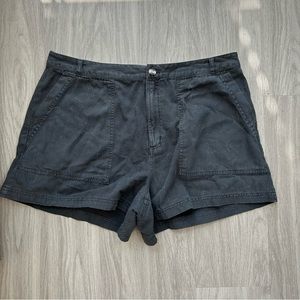 Universal thread size 16 black shorts